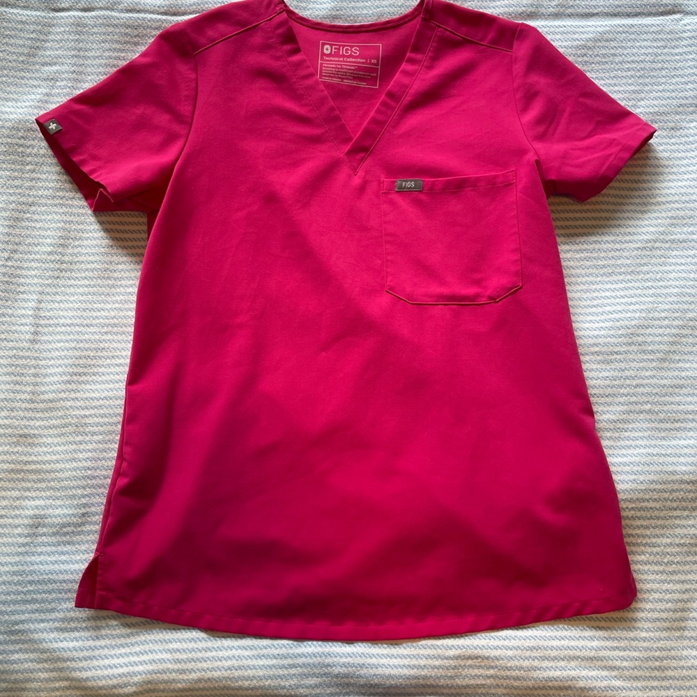Caterina one pocket scrub top
